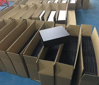 3 opvouwbare kartonnen dozen voor containers verzonden vanuit de Boxpackhub-fabriek